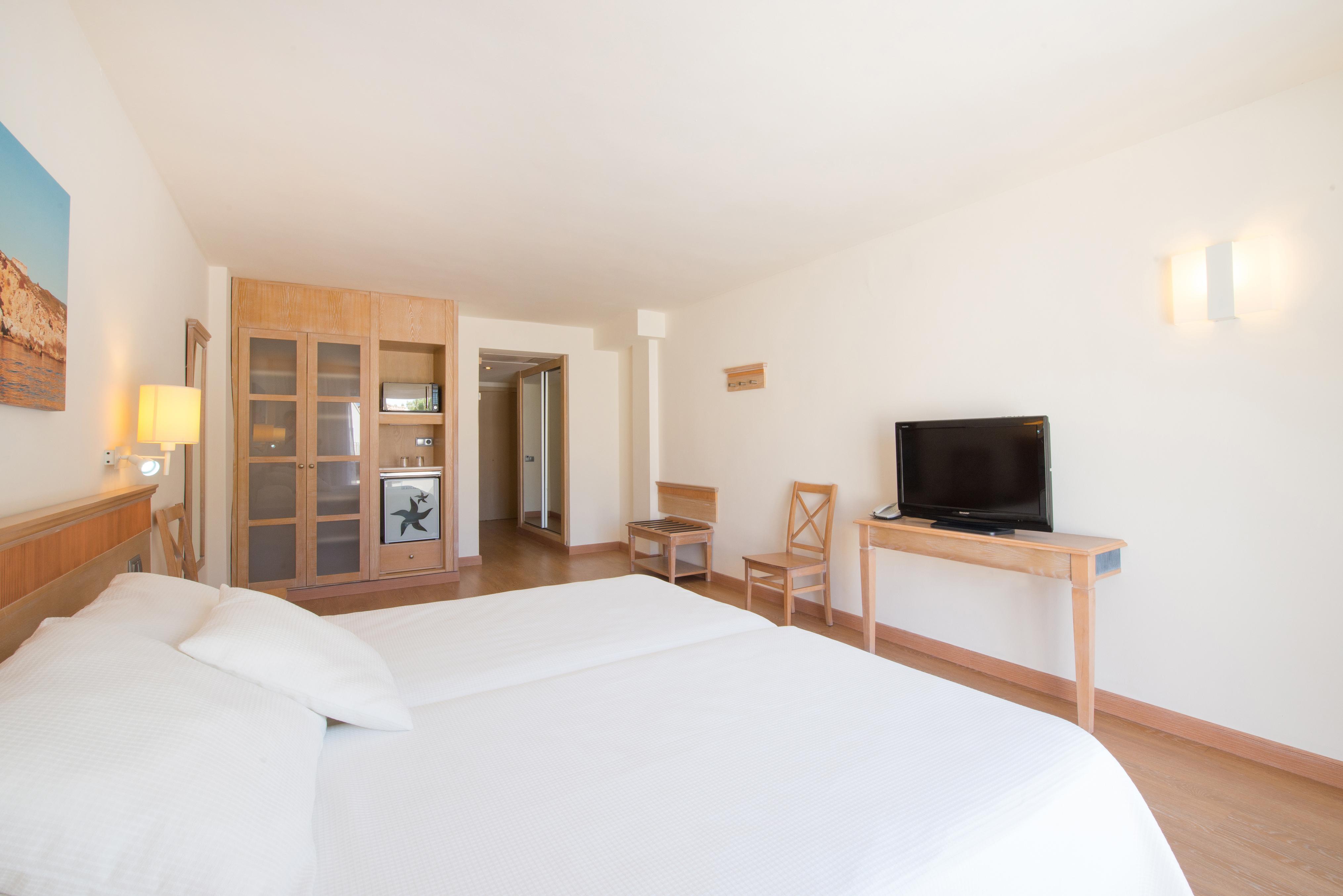 Iberostar Club Cala Barca Hotel 4*