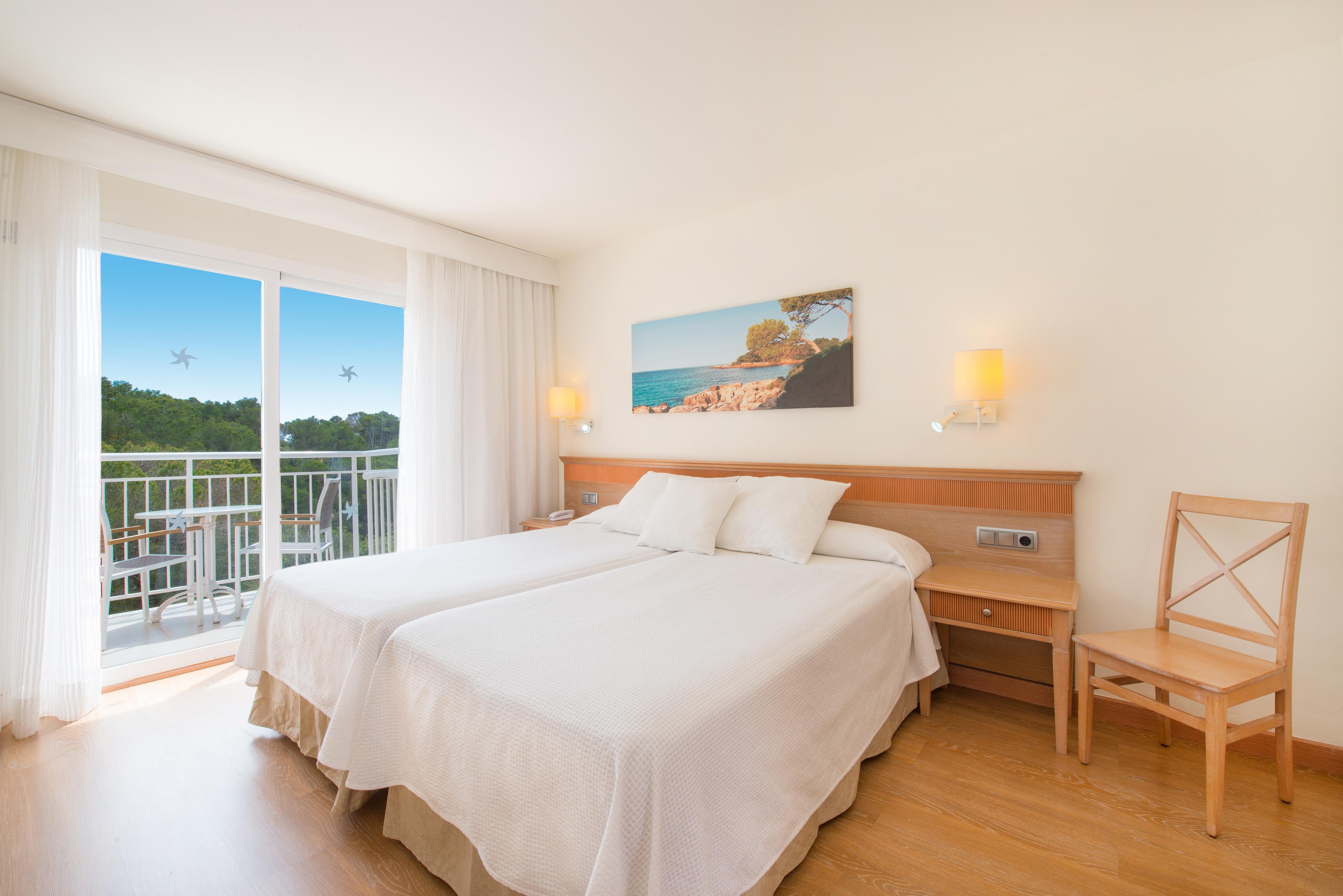Hotel Iberostar Club Cala Barca 4*